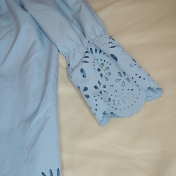 Laser cut out off the shoulder top - Picture 5 of 7